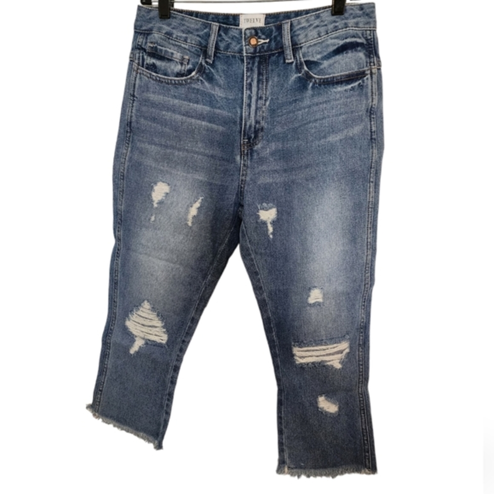 𝅺Twelve distressed mediumwash jeans‎